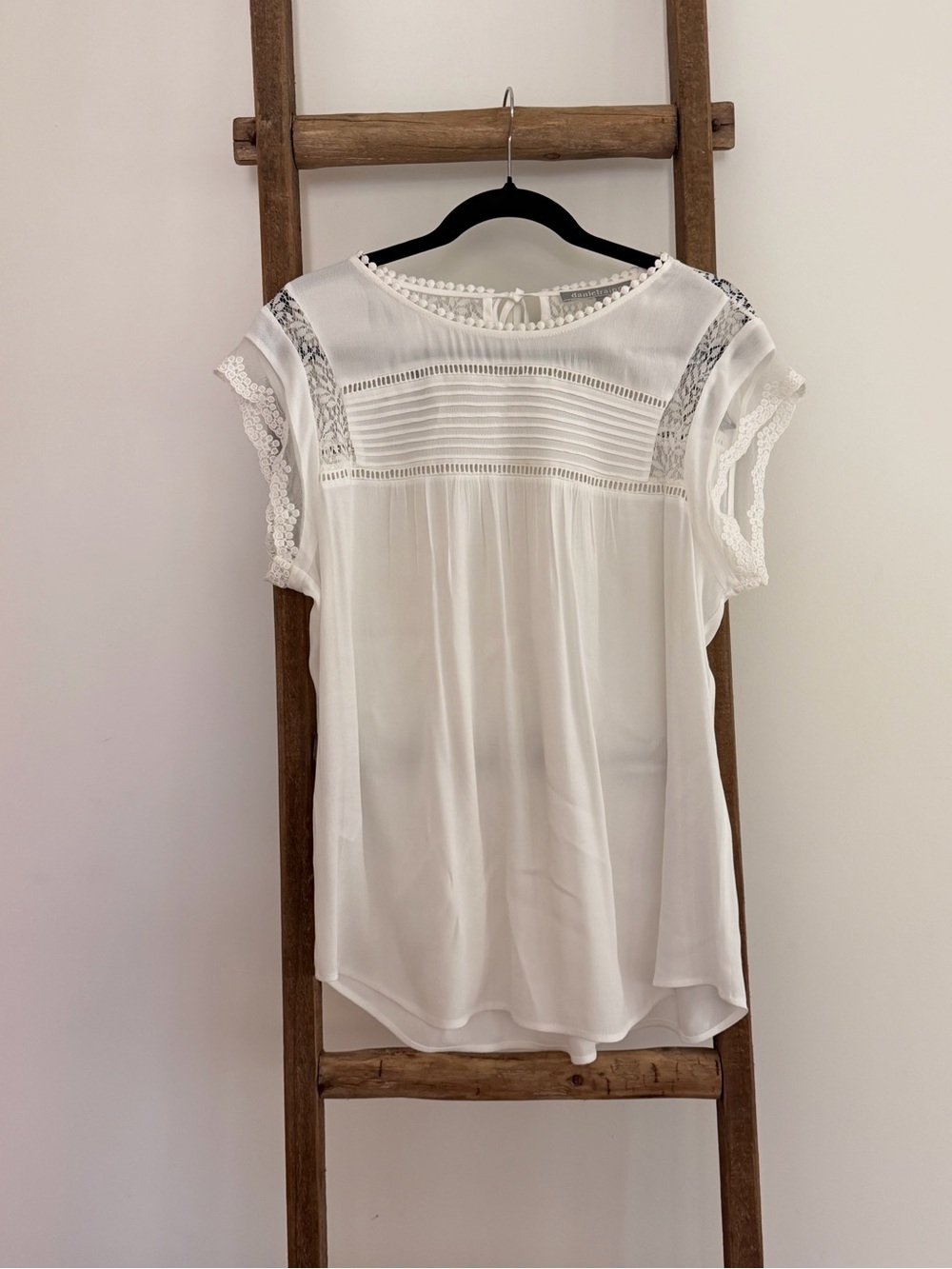 Daniel Rainn White Lace-Trim Short Sleeve Blouse